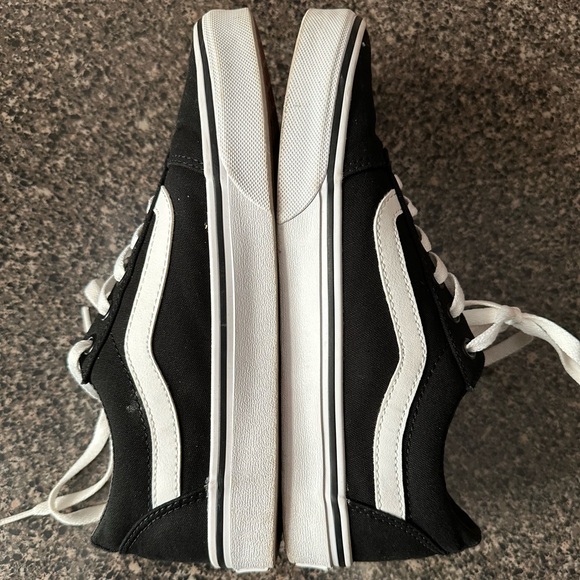 Vans Ward Lace-Up Sneakers - Picture 4 of 13